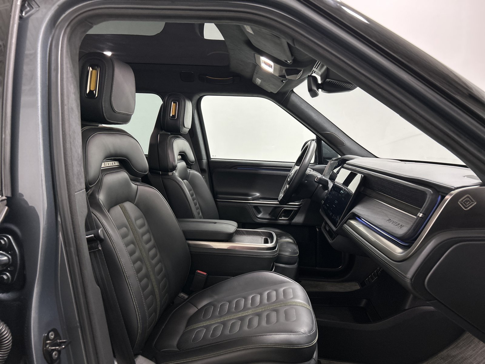 Used 2024 Rivian R1T Adventure AWD/4WD image 23