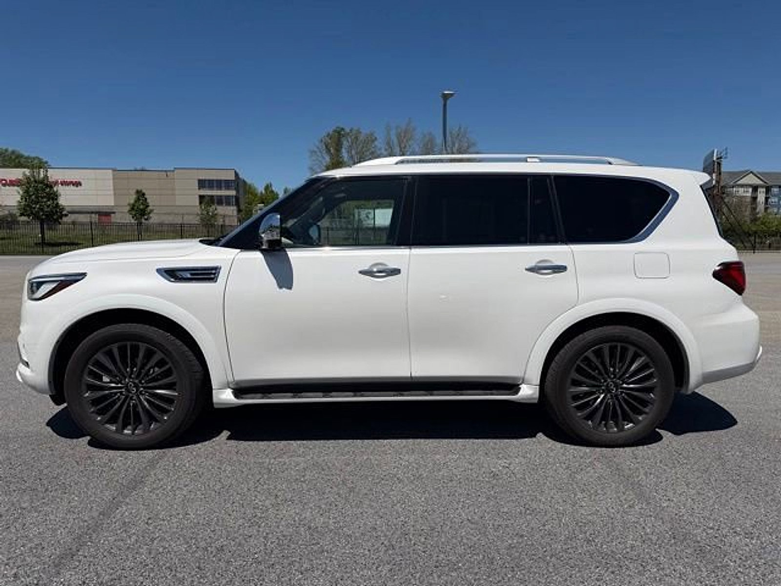 Certified 2024 INFINITI QX80 Sensory w/ Cargo Package AWD/4WD image 4