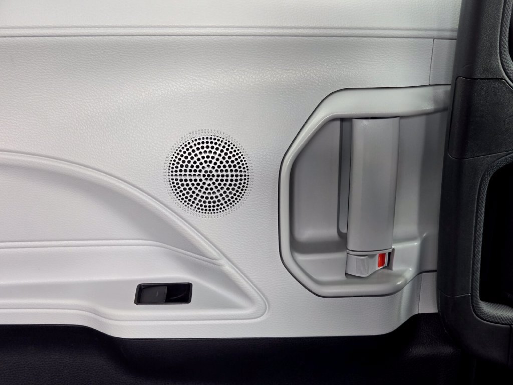 Used 2025 Toyota Sienna XLE FWD image 18