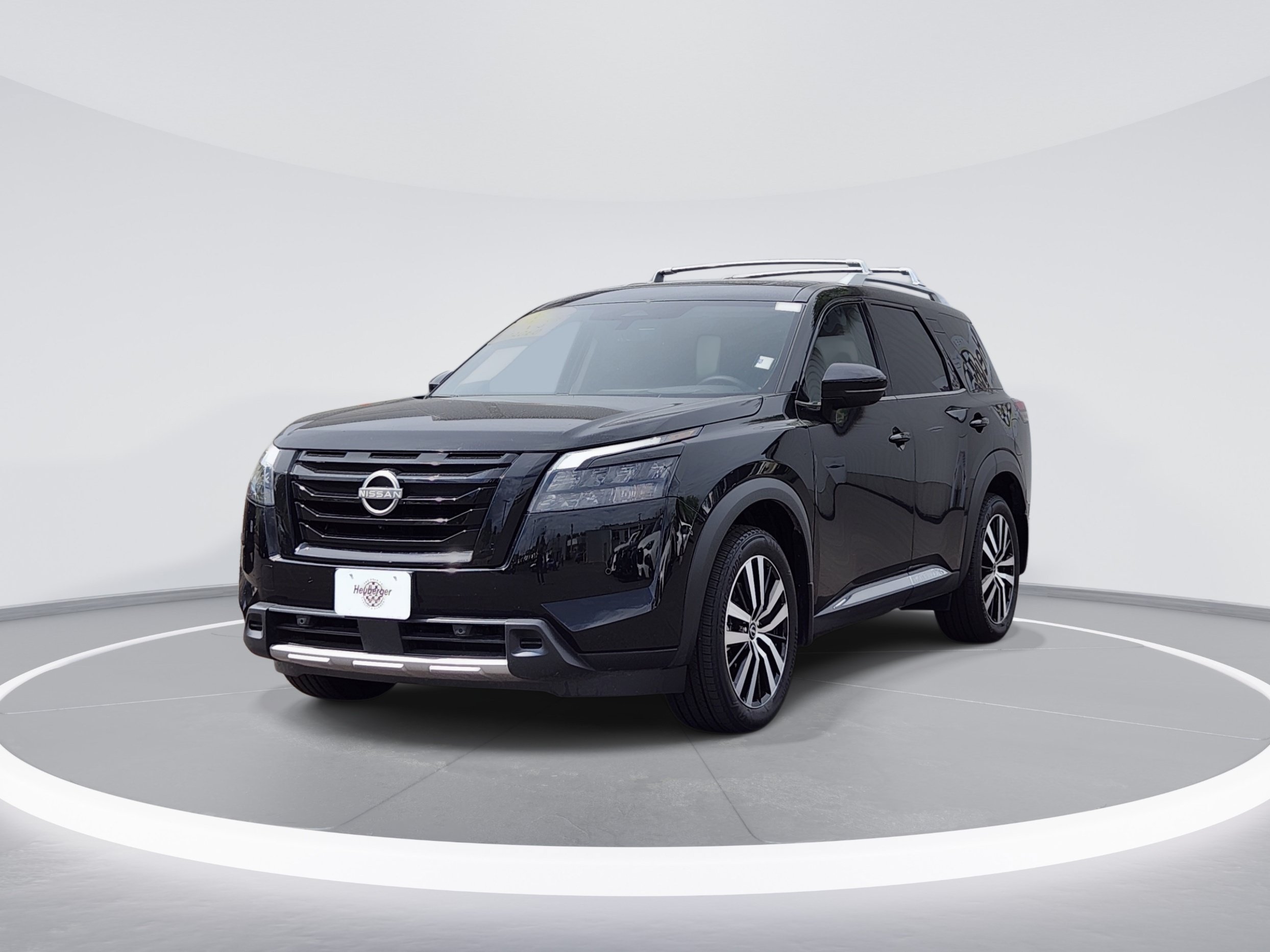 Used 2025 Nissan Pathfinder Platinum w/ Black Appearance Package AWD/4WD image 3