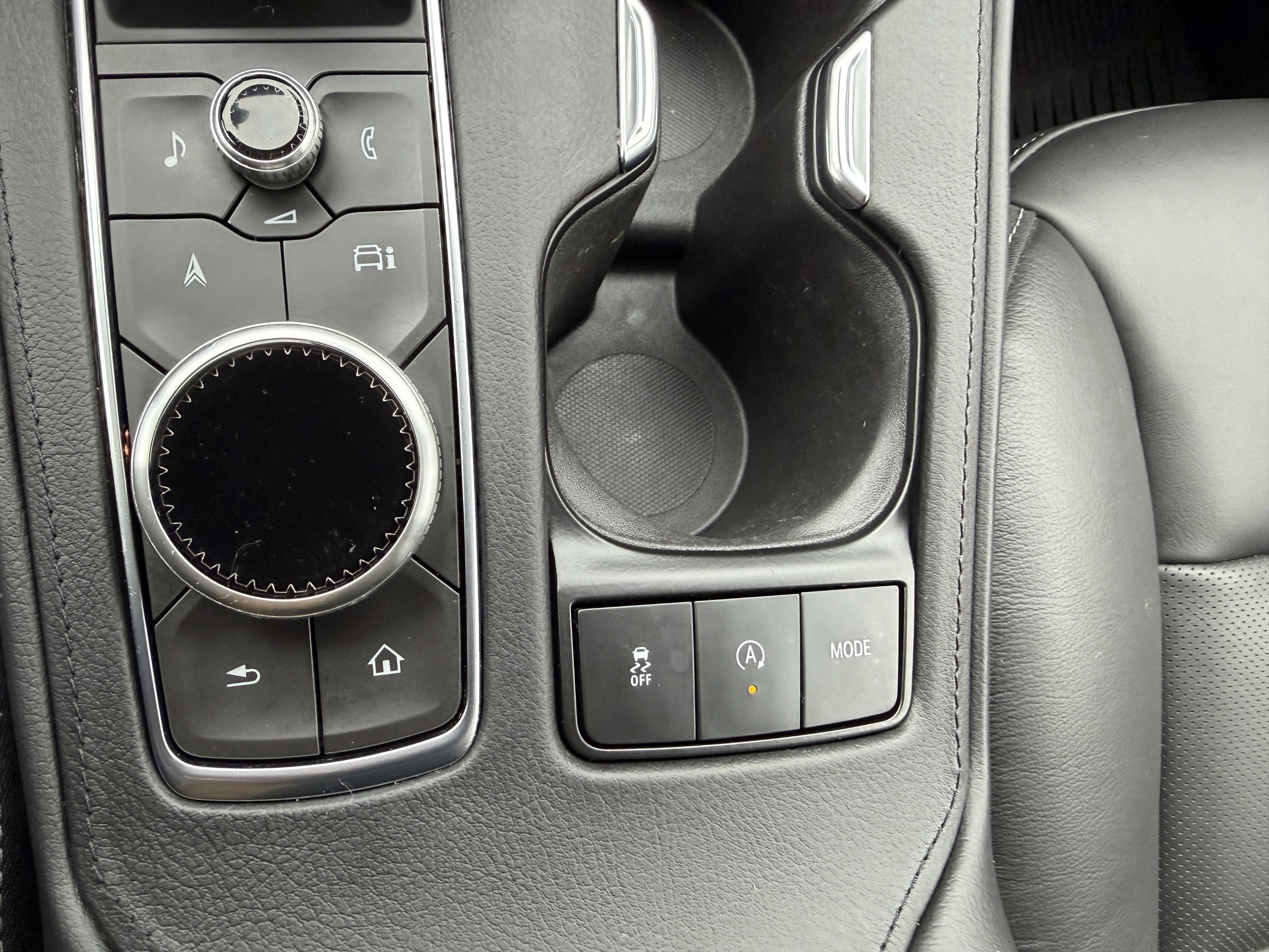 Used 2024 Cadillac XT4 Premium Luxury w/ Technology Package AWD/4WD image 33