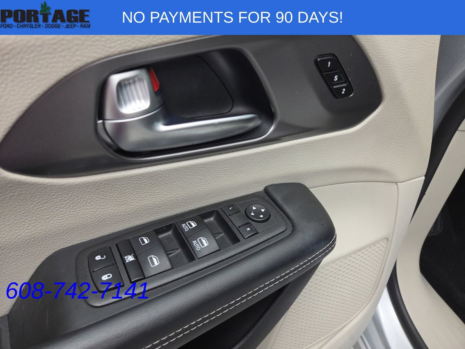 Used 2023 Chrysler Pacifica Touring-L FWD image 14