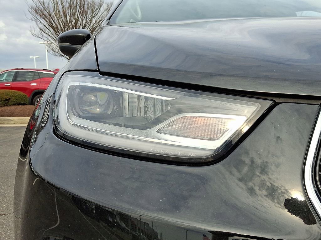 Used 2023 Chrysler Pacifica Touring-L image 9