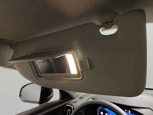 Used 2025 Volvo XC40 B5 Plus image 57