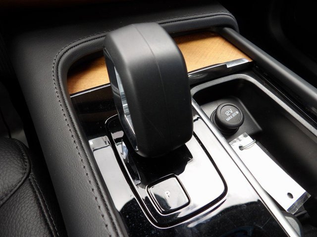 Certified 2024 Volvo XC90 B6 Plus w/ Protection Package Premier image 21