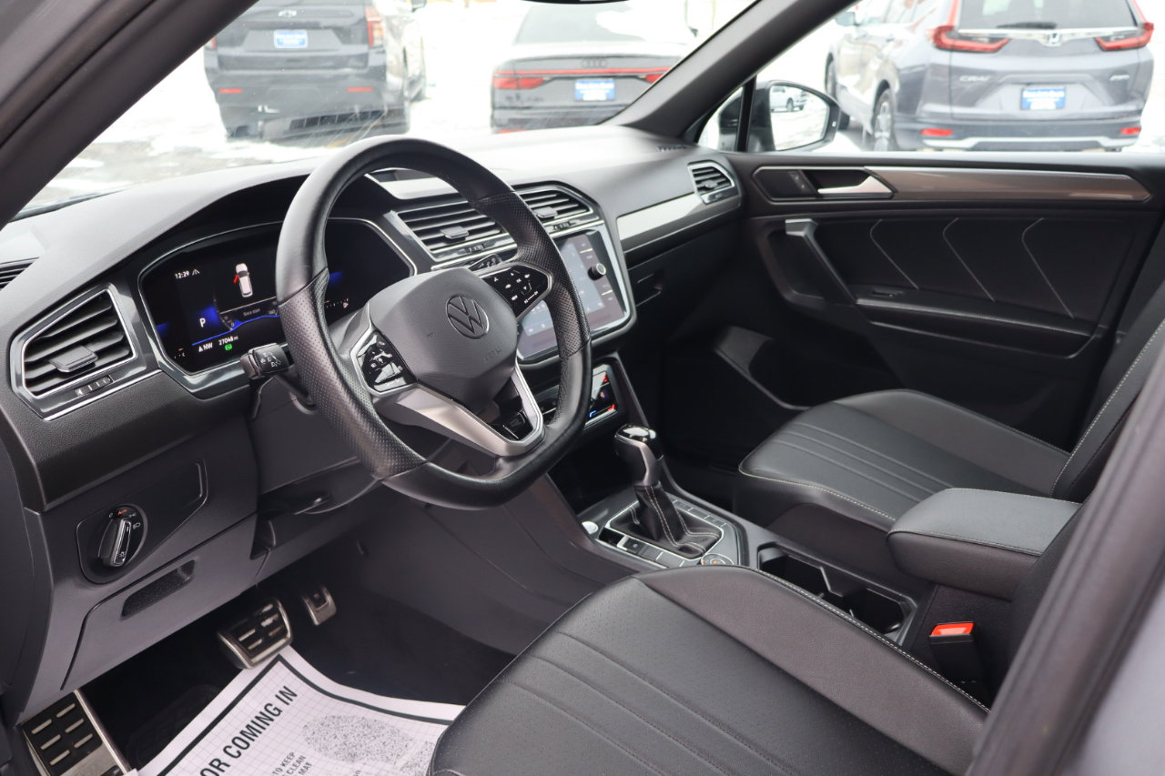 Used 2023 Volkswagen Tiguan SE R-Line image 11