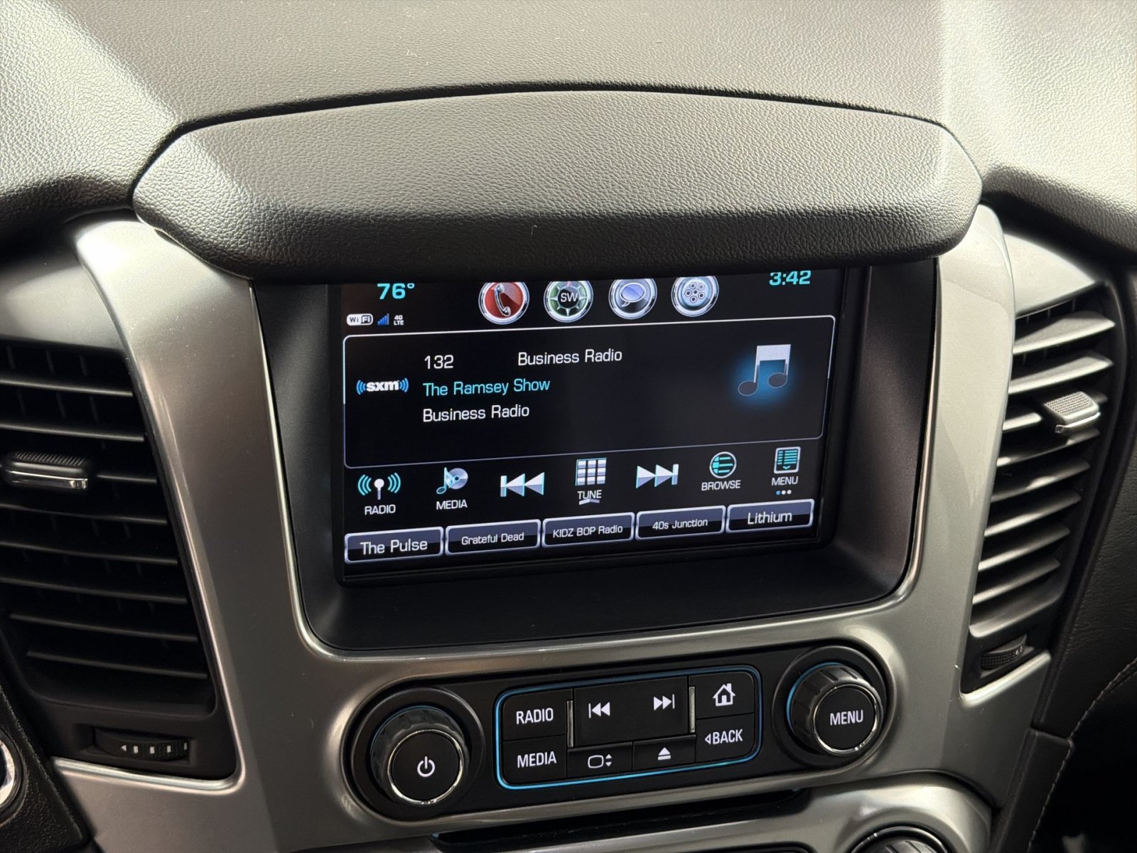 Used 2020 Chevrolet Suburban LT AWD/4WD image 18