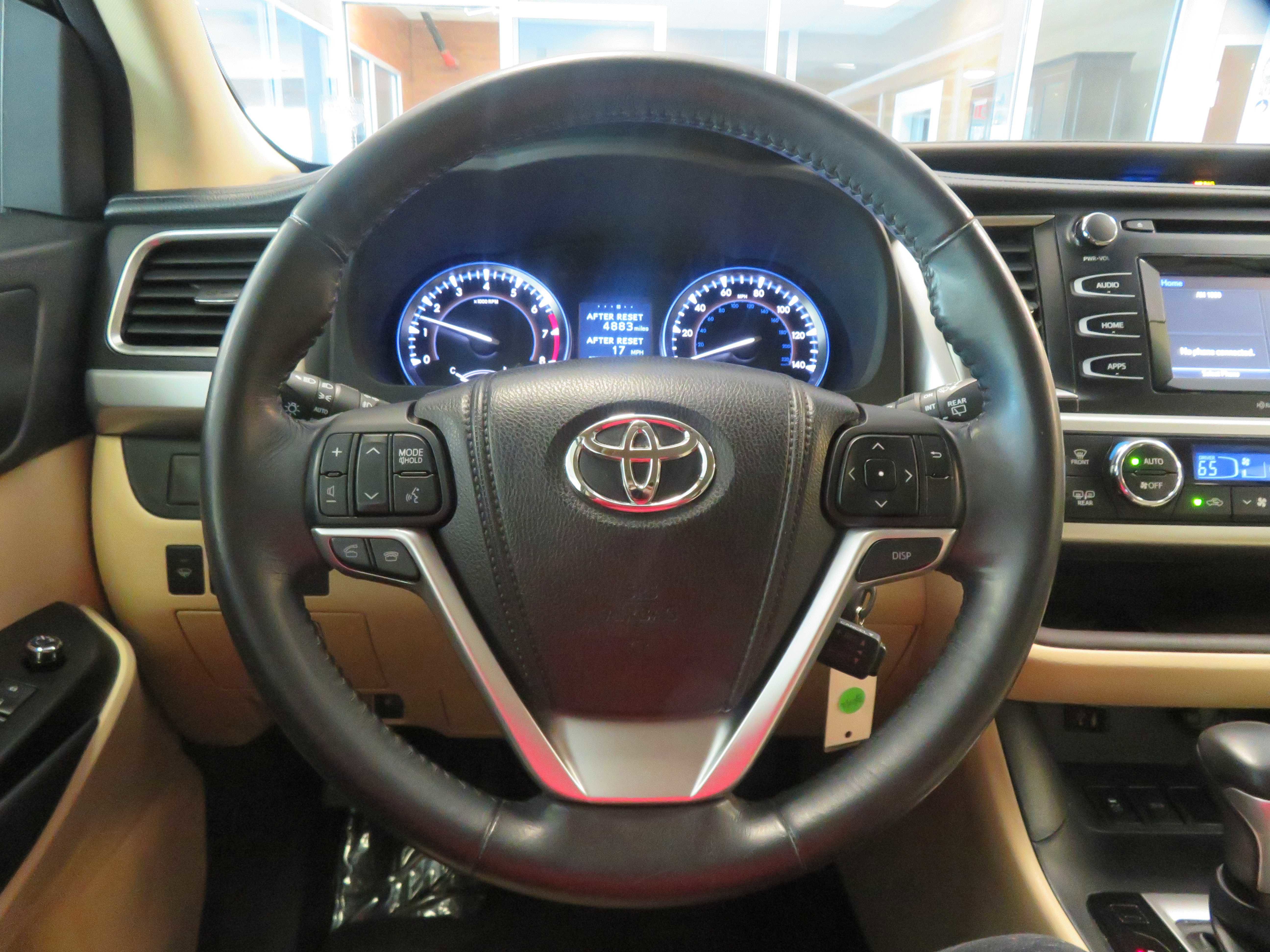 Used 2014 Toyota Highlander Plus FWD image 31