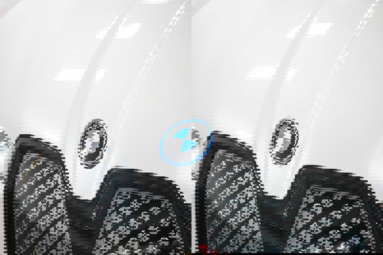 Used 2025 BMW iX xDrive50 w/ Sport Package image 9