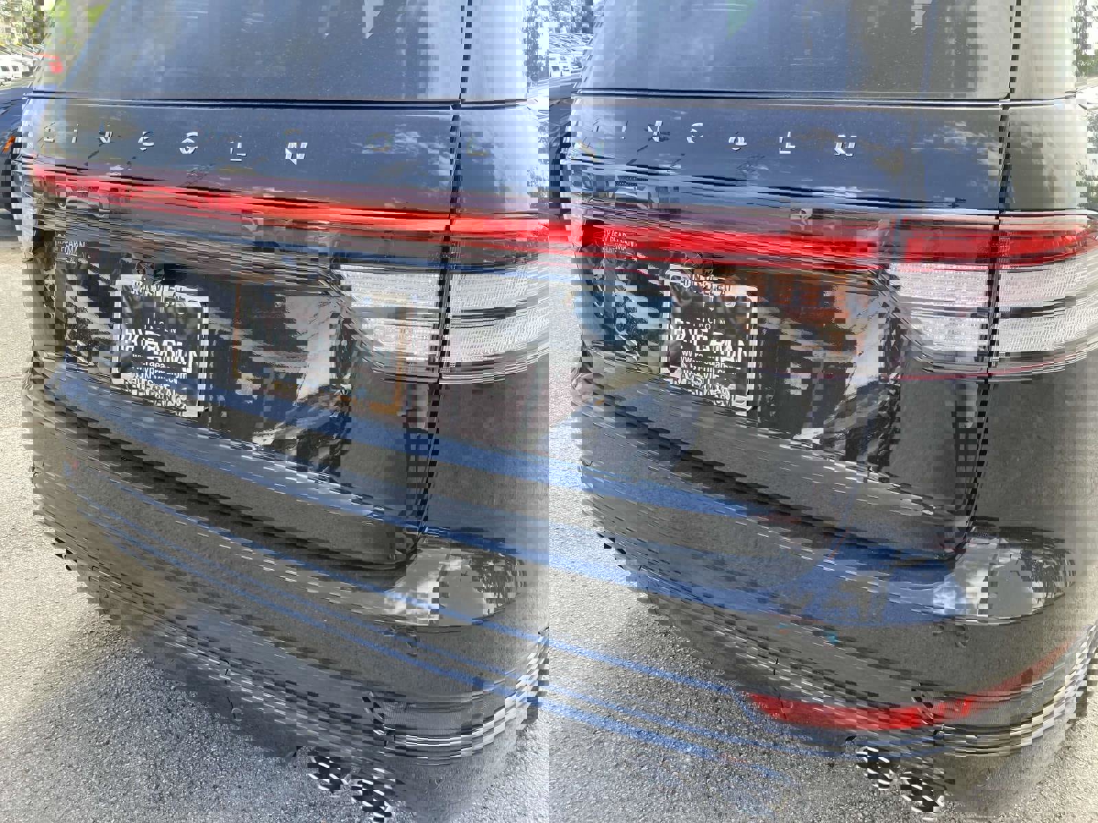 New 2025 Lincoln Aviator 2WD w/ Jet Appearance Package image 4