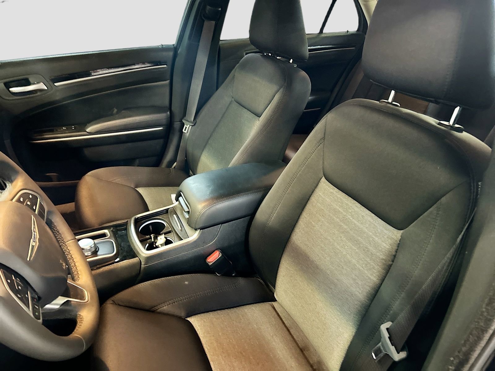 Used 2023 Chrysler 300 Touring w/ Sport Appearance Package RWD image 20
