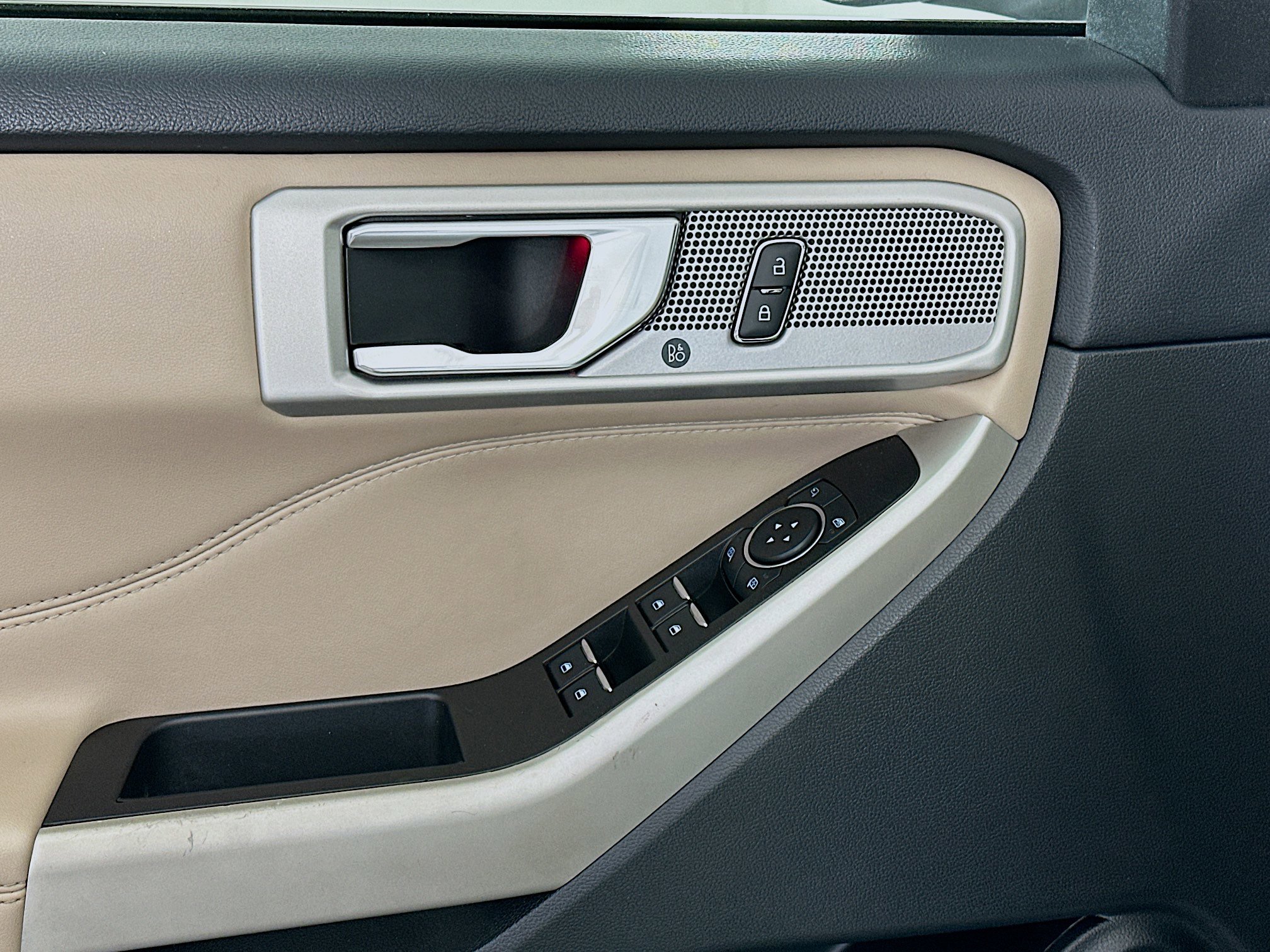 Used 2022 Ford Explorer Limited image 15