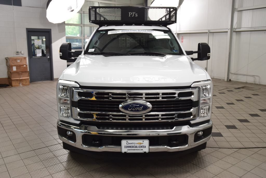 Used 2024 Ford F350 XL w/ XL Chrome Package RWD image 2