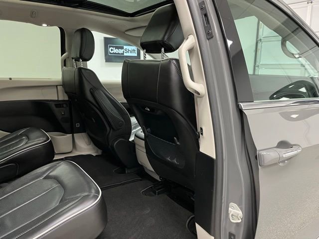 Used 2023 Chrysler Pacifica Limited FWD image 54
