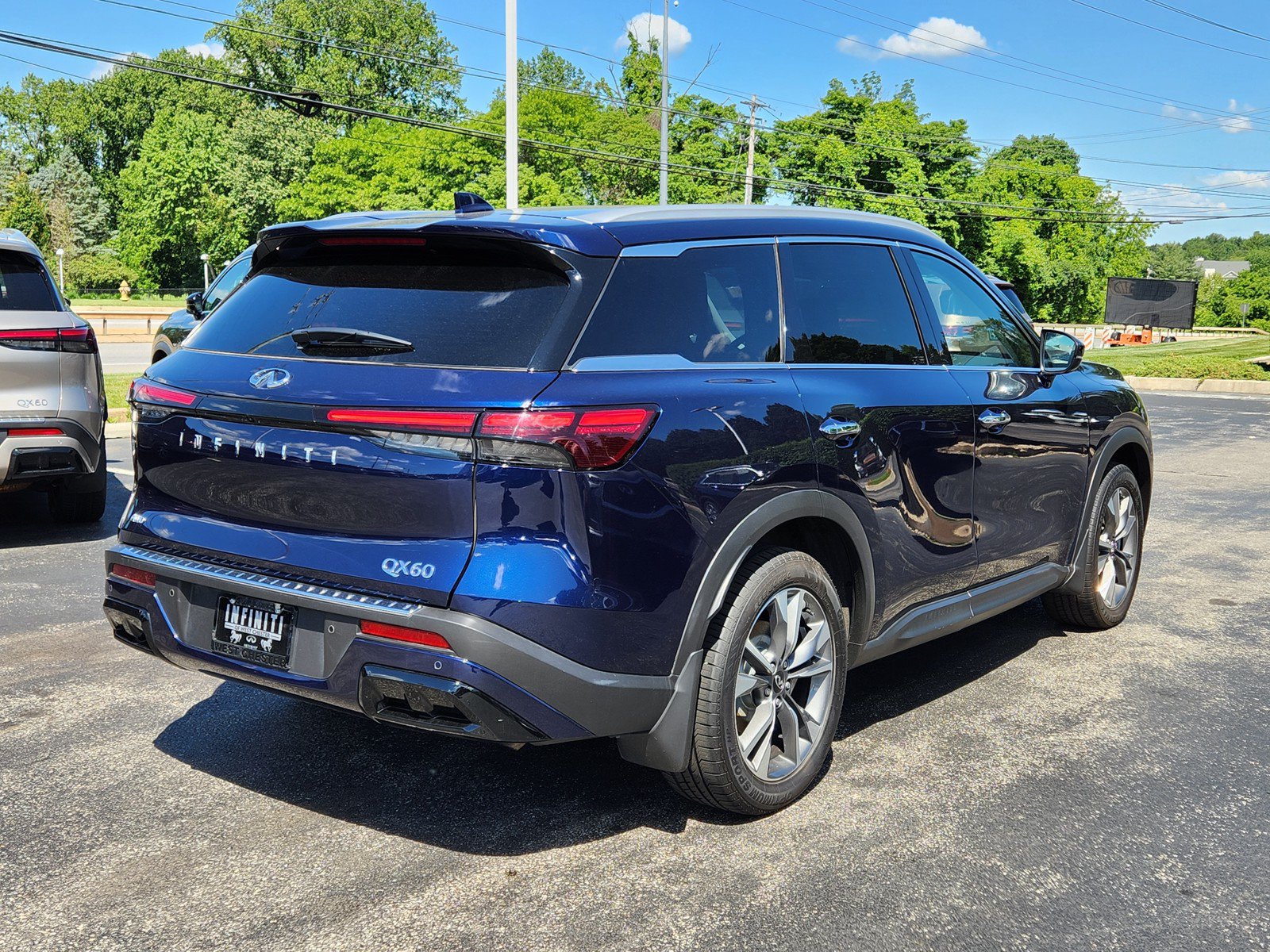 Certified 2023 INFINITI QX60 Luxe w/ Cargo Package AWD/4WD image 4