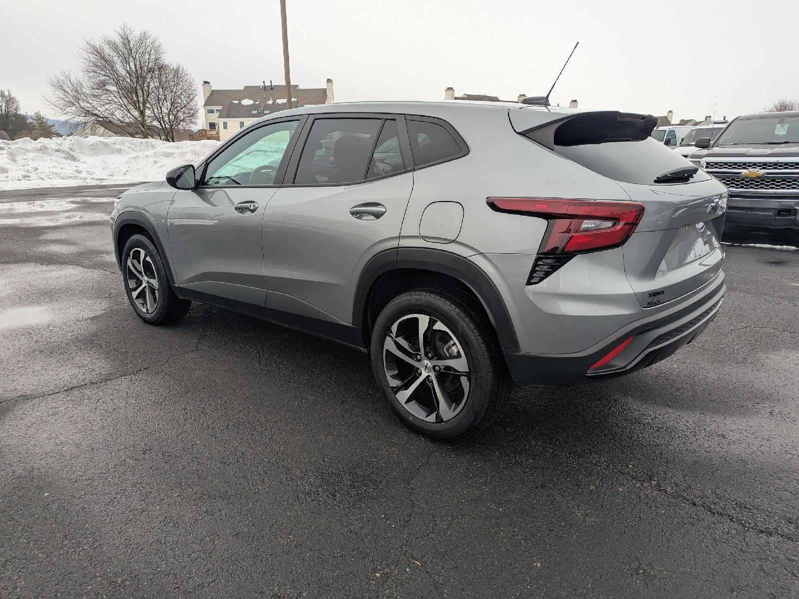 Certified 2024 Chevrolet Trax RS w/ Driver Confidence Package image 5