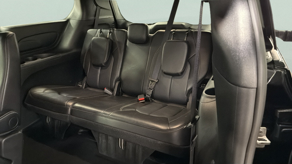 Used 2025 Chrysler Pacifica Select FWD image 36