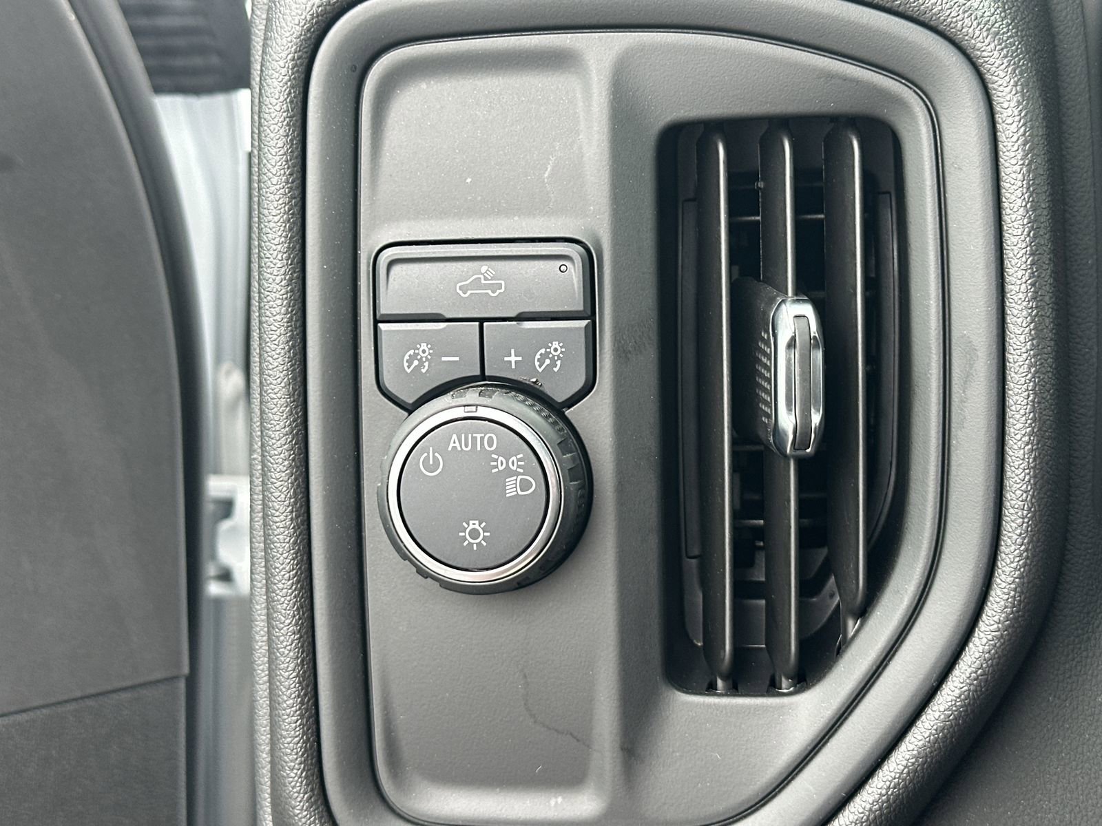 Certified 2025 Chevrolet Silverado 1500 W/T RWD image 21