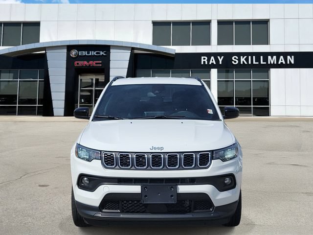 Used 2025 Jeep Compass Latitude AWD/4WD image 2