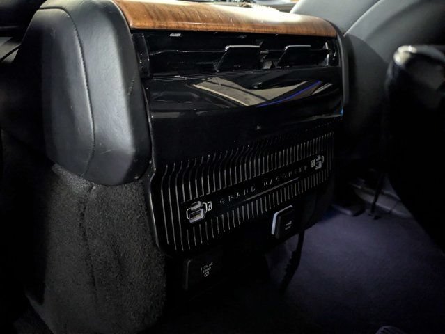 Used 2022 Jeep Grand Wagoneer Series III w/ Rear Seat Video Group 1 AWD/4WD image 16