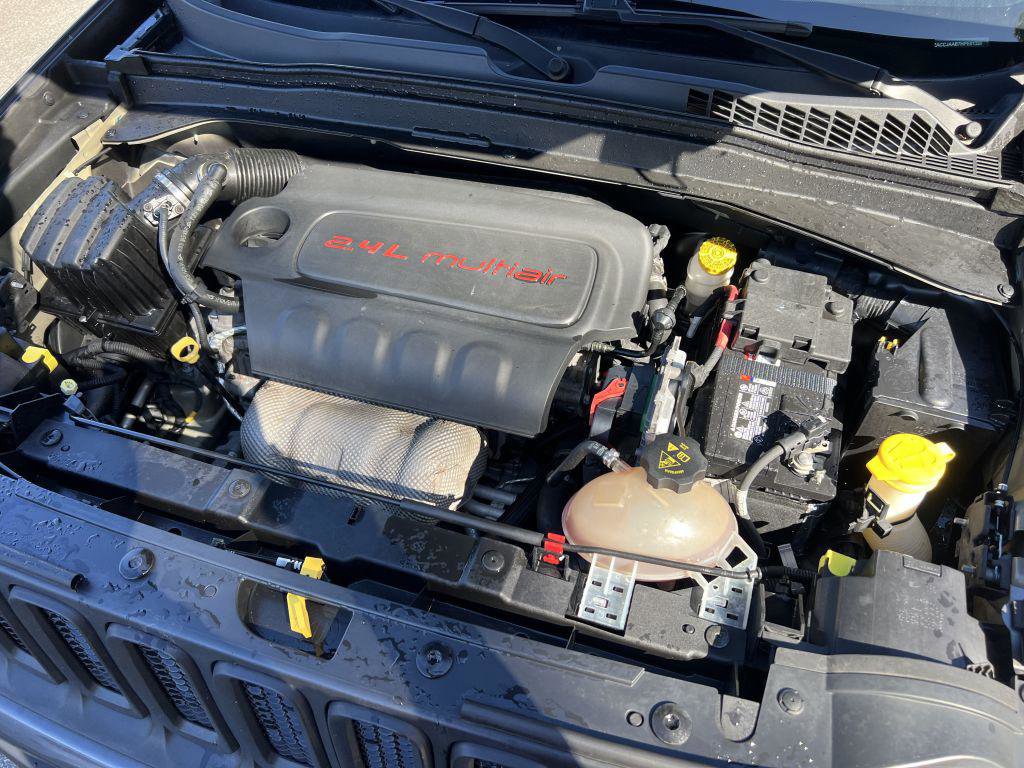 Used 2017 Jeep Renegade Sport w/ Power & Air Group image 14