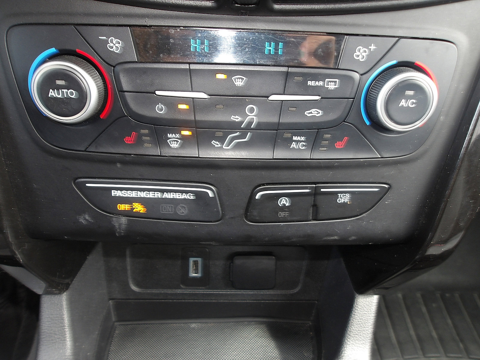 Used 2019 Ford Escape SE image 24