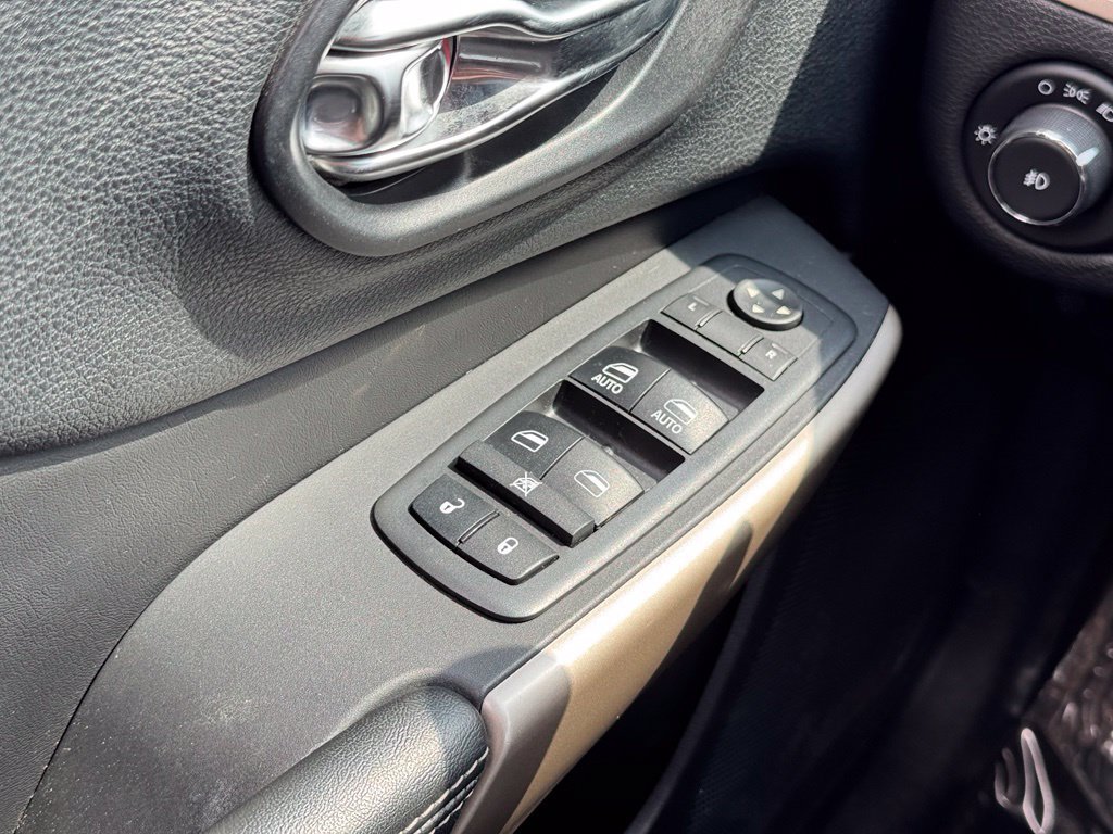Used 2018 Jeep Cherokee Limited AWD/4WD image 33