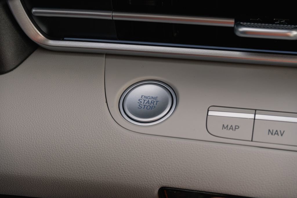 Certified 2025 Hyundai Elantra Limited image 26