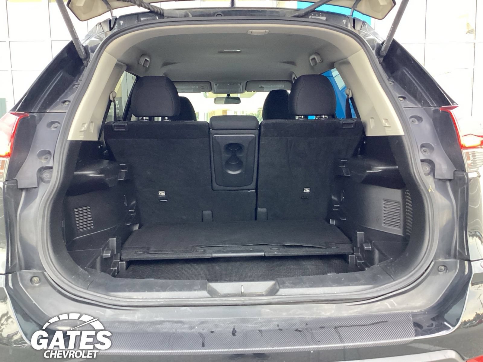 Used 2017 Nissan Rogue SV AWD/4WD image 11