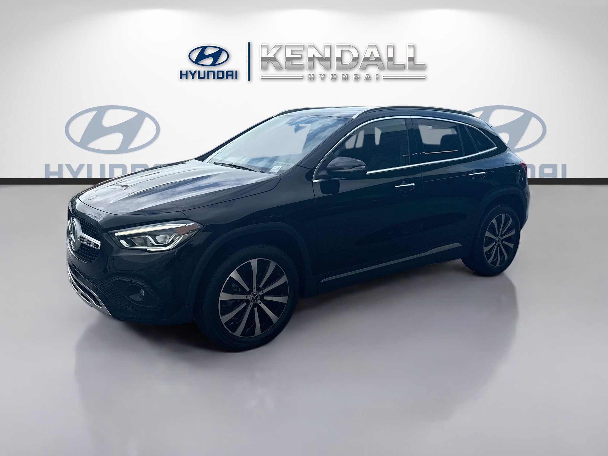 Used 2023 Mercedes-Benz GLA 250 w/ Premium Package image 3
