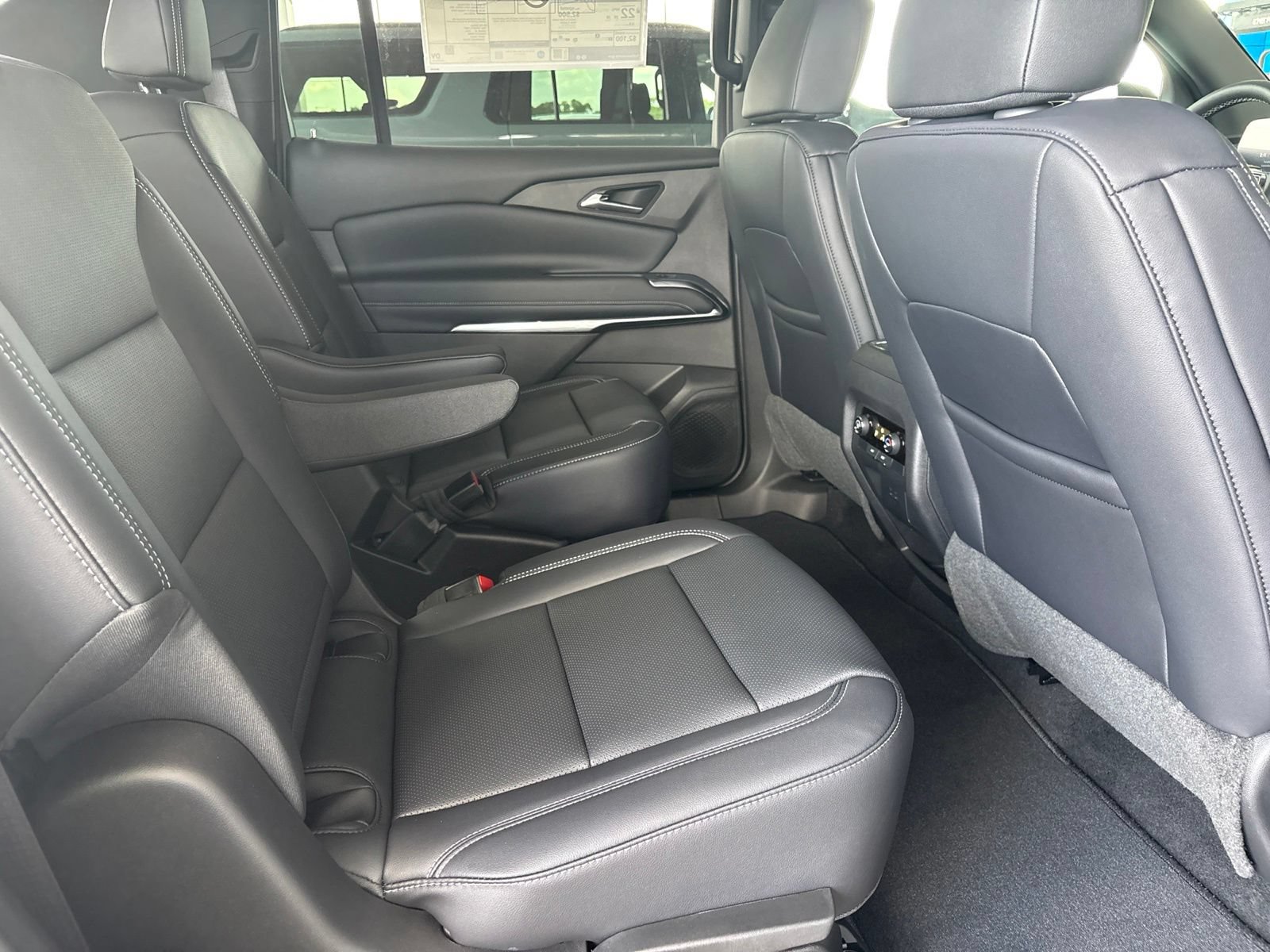 New 2027 Chevrolet Traverse LT w/ Midnight/Sport Edition FWD image 20