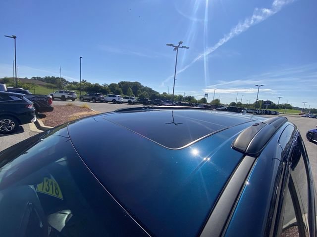 Used 2025 Chrysler Pacifica Limited FWD image 3