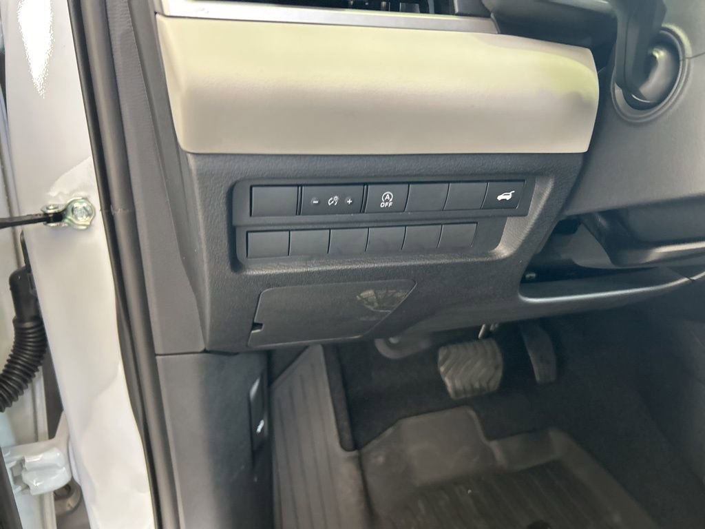 New 2026 Mitsubishi Outlander SE image 38