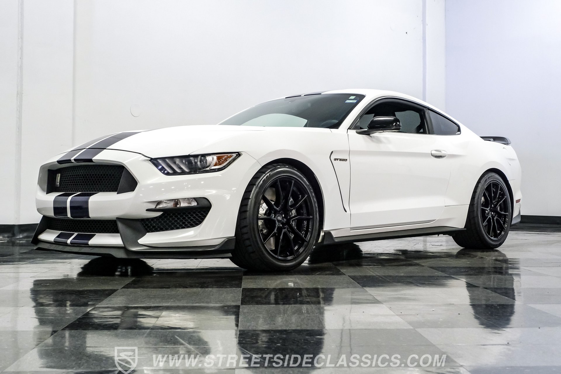 Used 2019 Ford Mustang Shelby GT350 w/ Technology Package RWD image 21