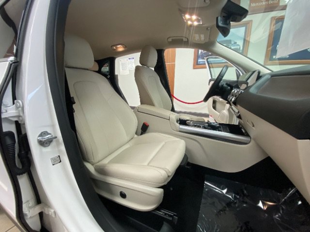 Used 2023 Mercedes-Benz GLA 250 4MATIC w/ Premium Package image 13