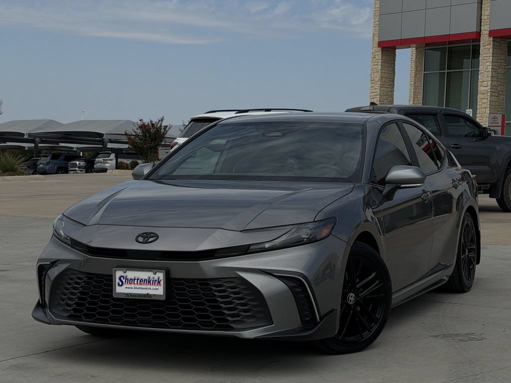Used 2025 Toyota Camry SE w/ Convenience Package FWD image 2