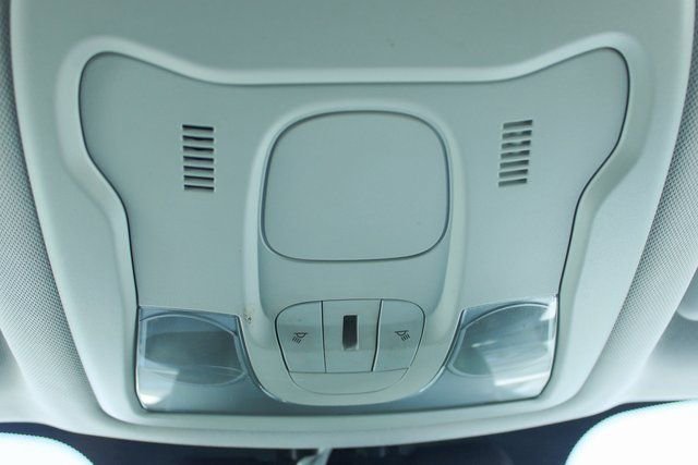 Used 2016 Jeep Renegade Latitude w/ Cold Weather Group FWD image 28