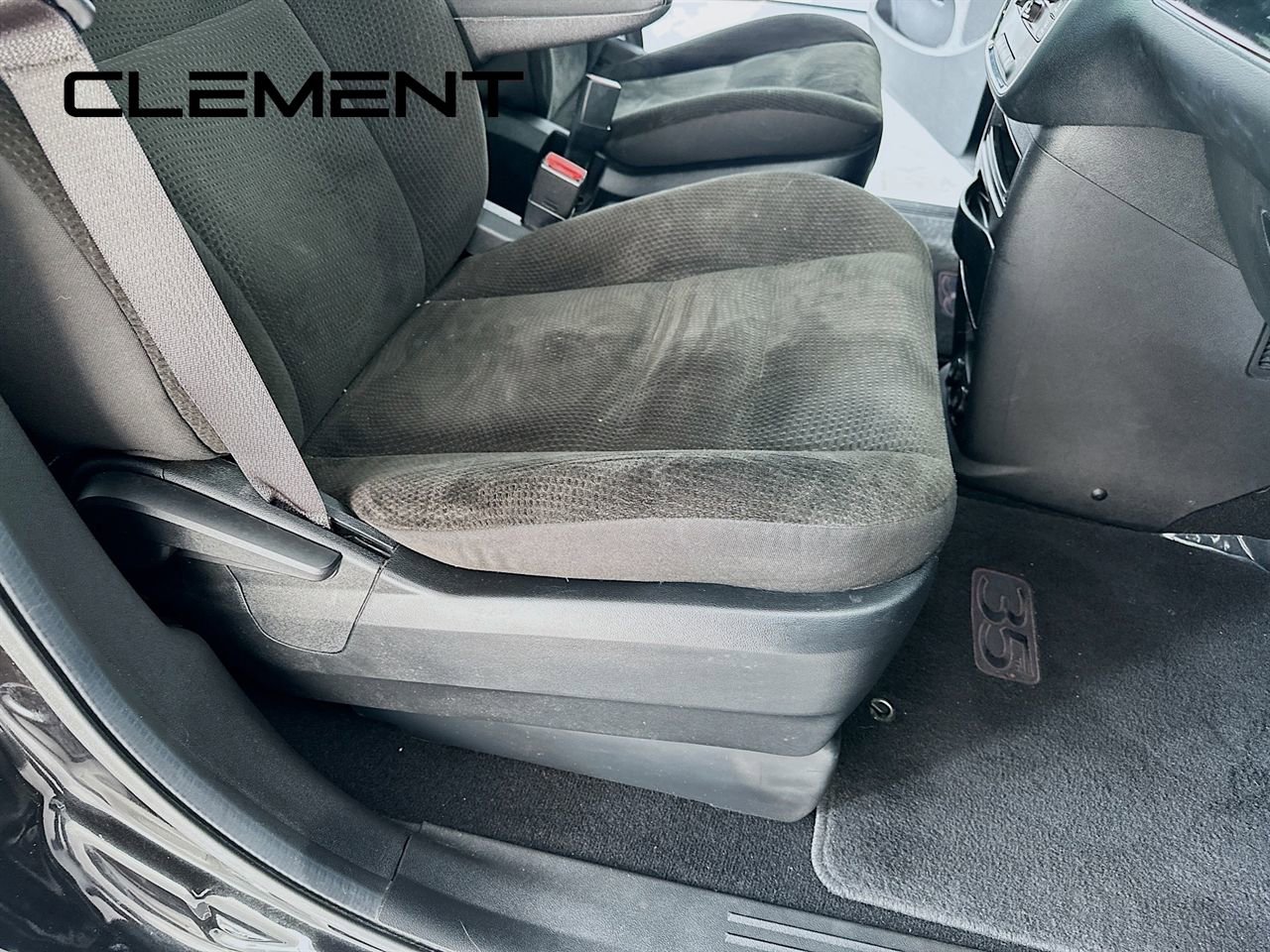 Used 2019 Dodge Grand Caravan SE image 31