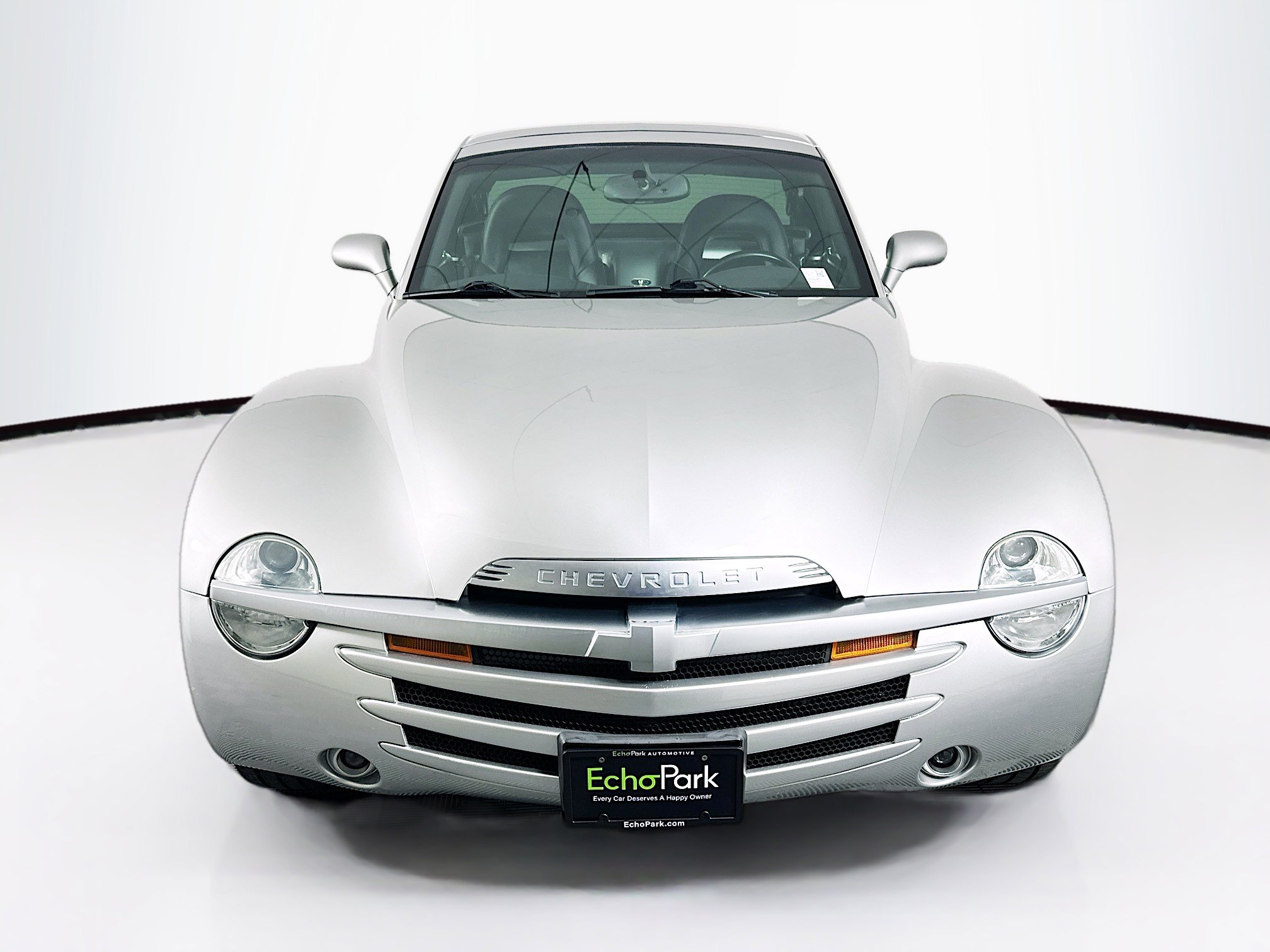 Used 2004 Chevrolet SSR w/ Preferred Equipment Group RWD image 2