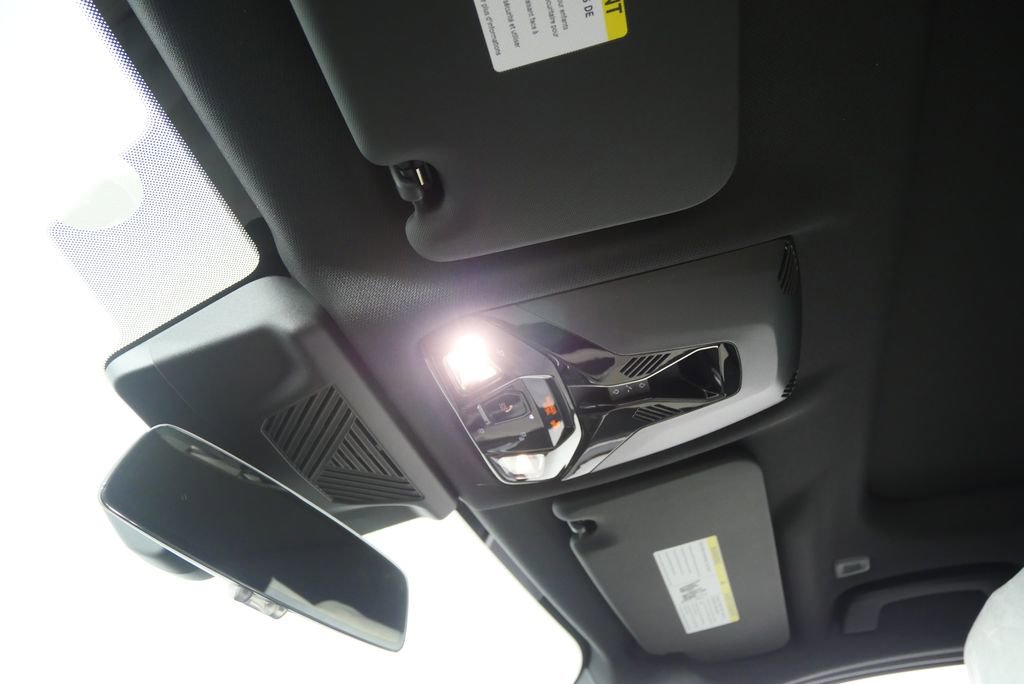 Used 2025 BMW X1 xDrive28i AWD/4WD image 18