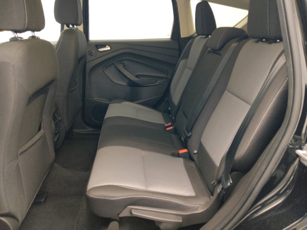Used 2017 Ford Escape SE w/ Equipment Group 201A FWD image 18