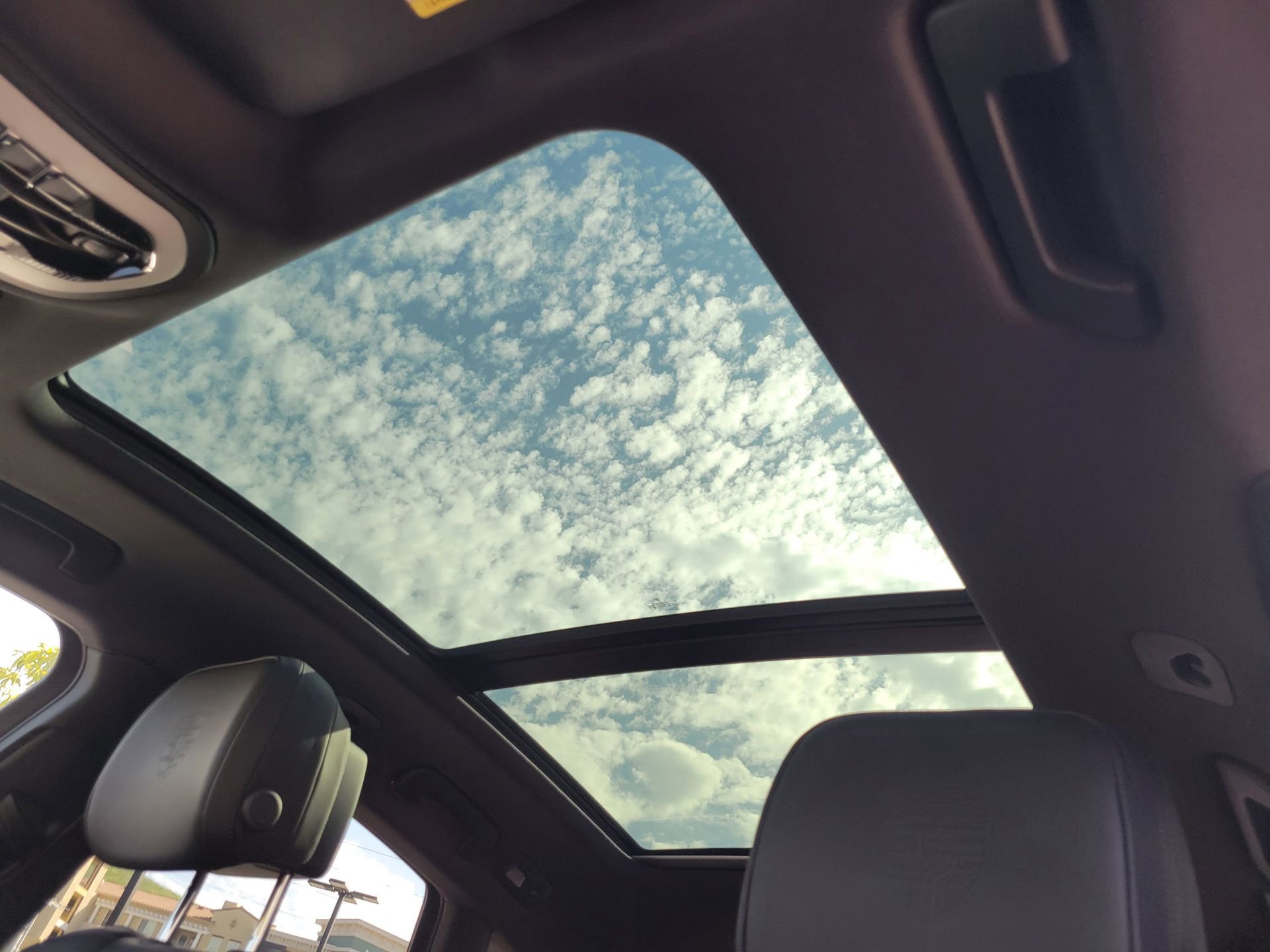 Used 2025 Porsche Macan image 27