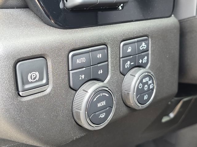 Used 2025 Chevrolet Silverado 2500 ZR2 w/ Technology Package image 26