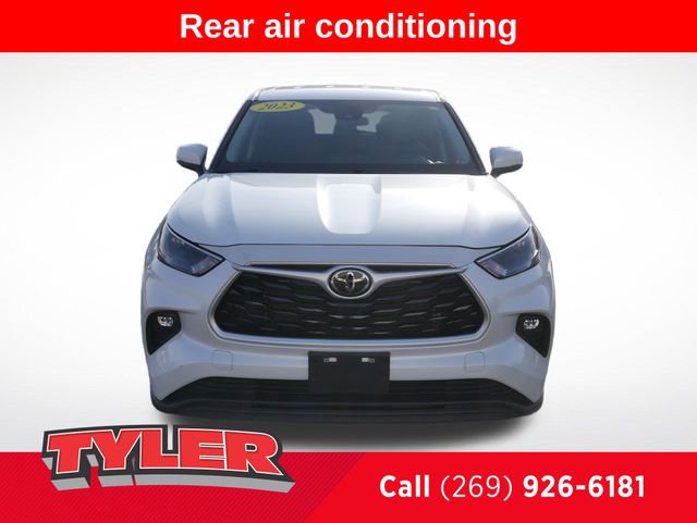 Used 2023 Toyota Highlander LE image 2