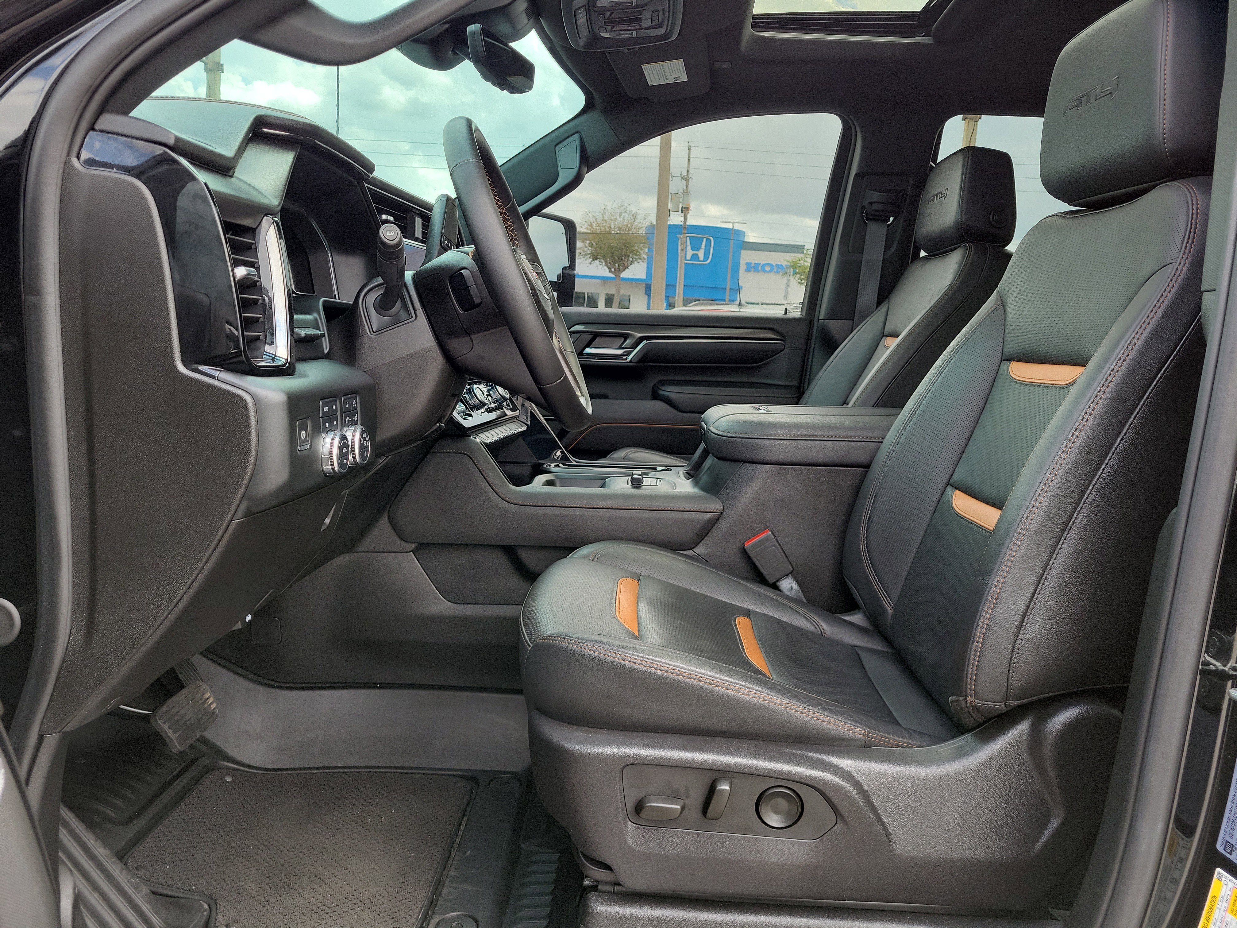 Used 2024 GMC Sierra 2500 AT4 w/ AT4 Premium Plus Package image 13