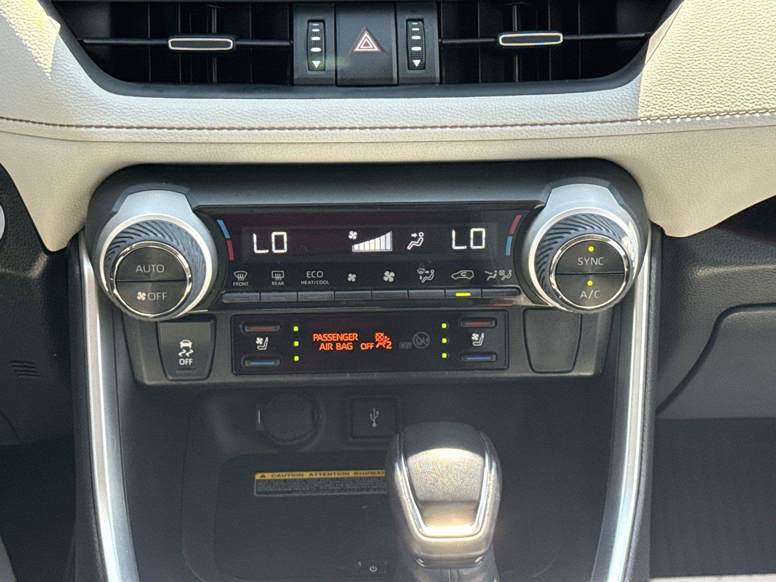Used 2020 Toyota RAV4 Limited AWD/4WD image 28