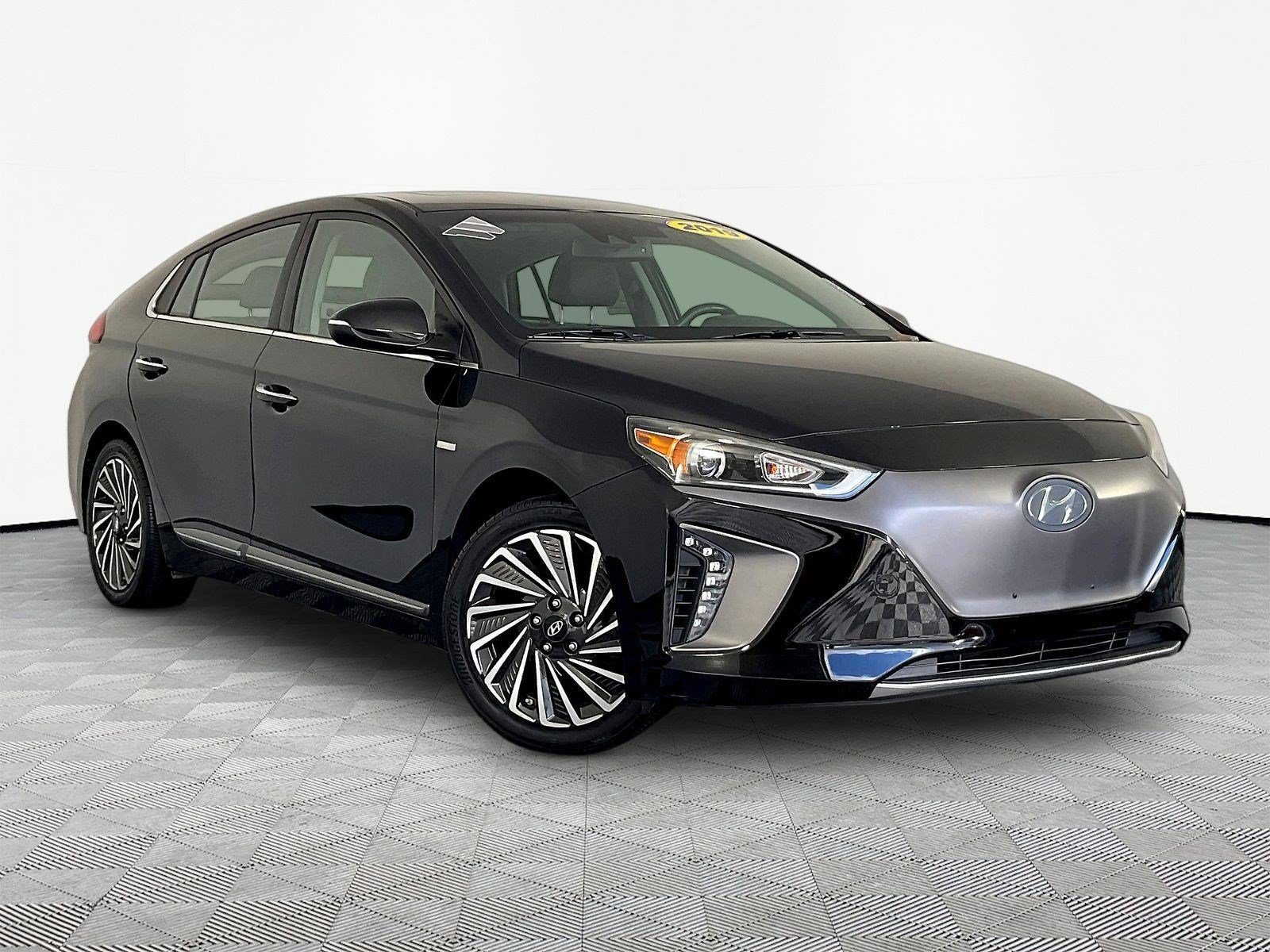 Used 2019 Hyundai Ioniq Limited FWD image 3