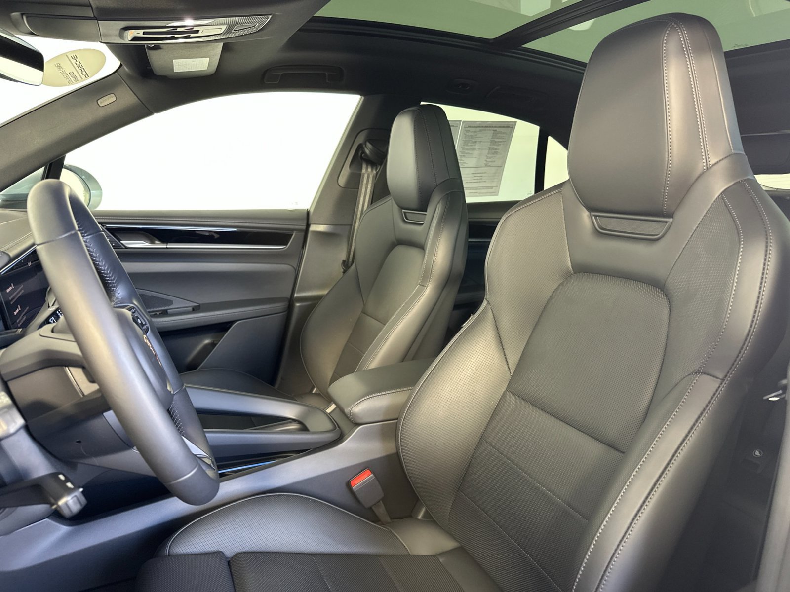 Certified 2025 Porsche Macan Electric RWD image 5