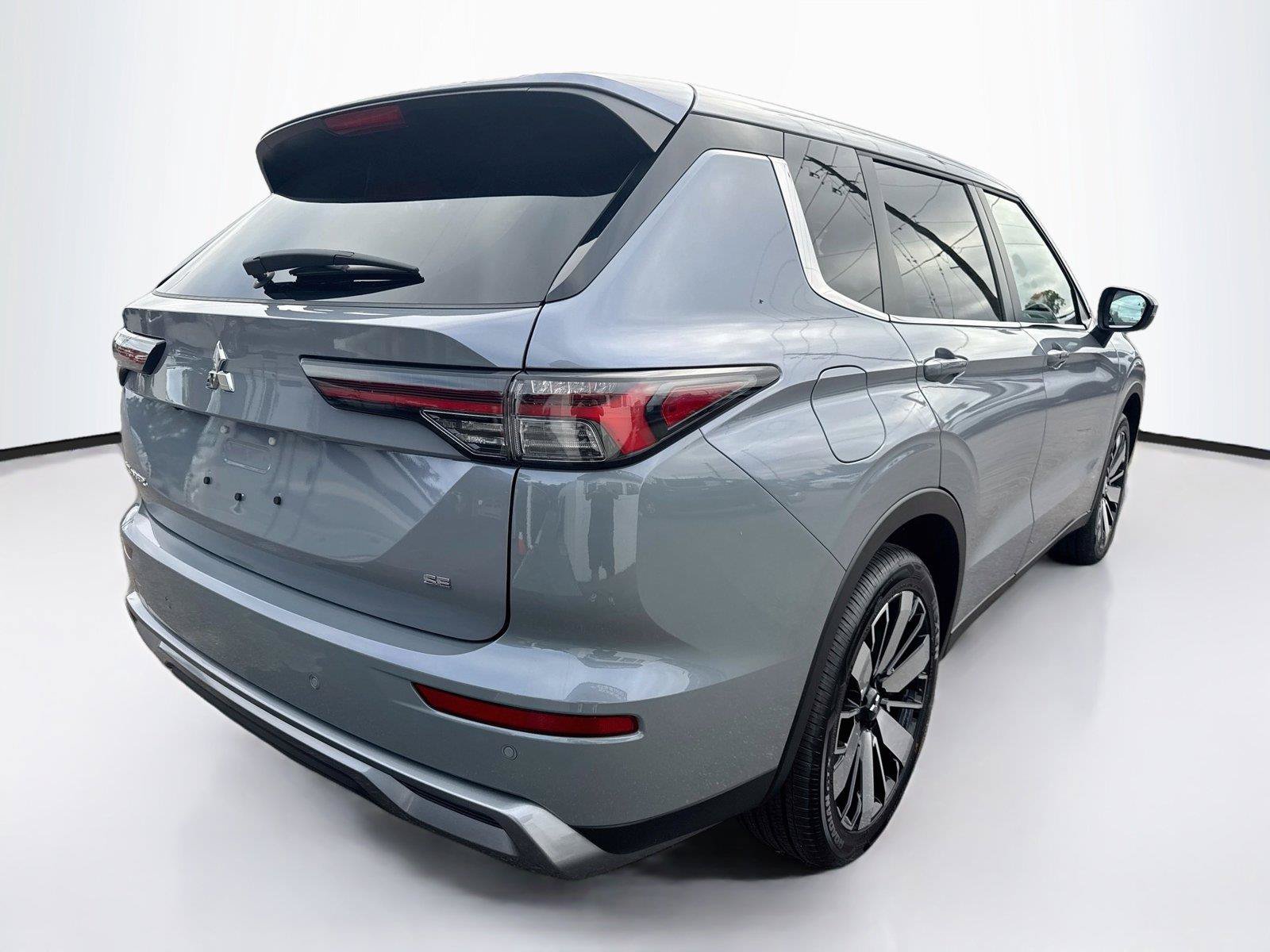 New 2026 Mitsubishi Outlander SE FWD image 5