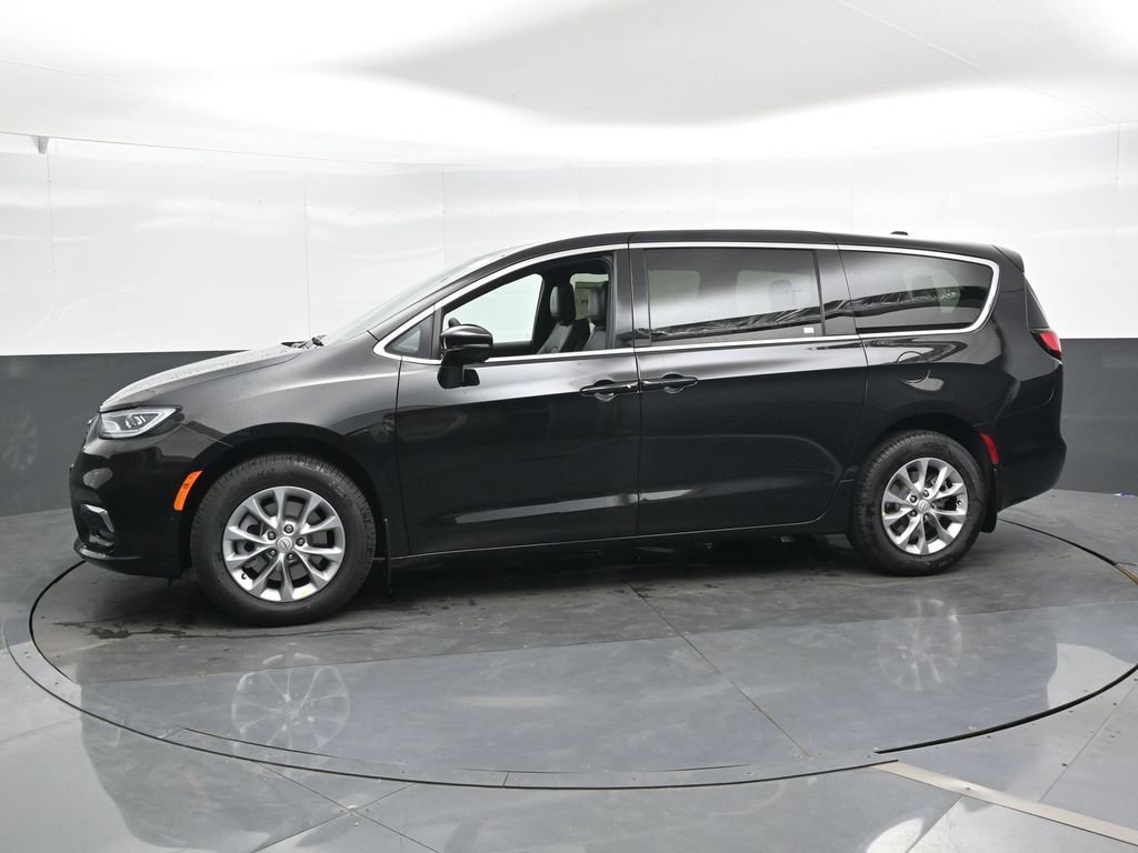 New 2026 Chrysler Pacifica Select image 6